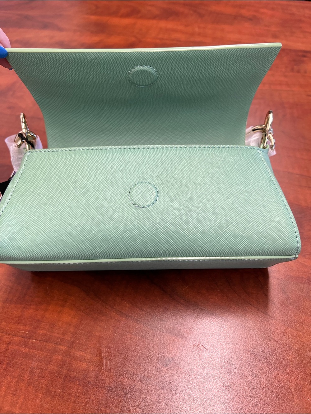 Mint Green vegan leather crossbody bag with Gold Hardware and chain. NWT - Picture 8 of 10